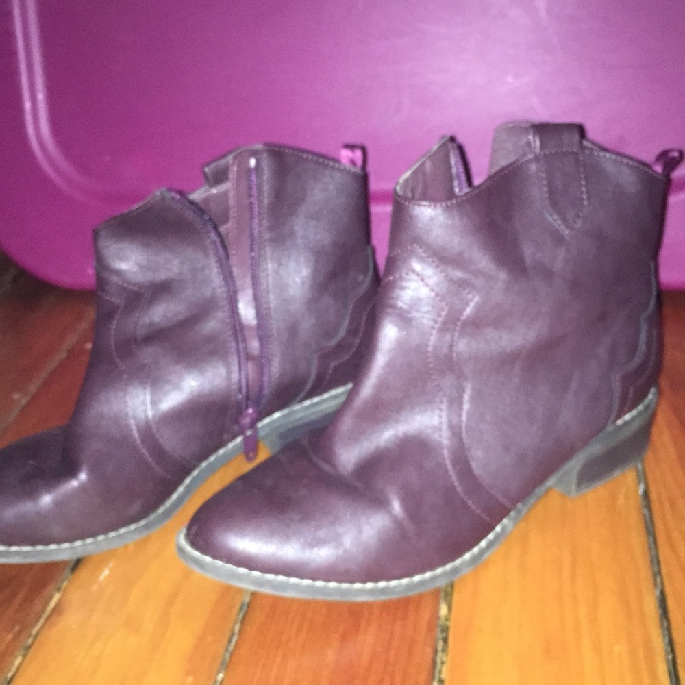 Maroon booties